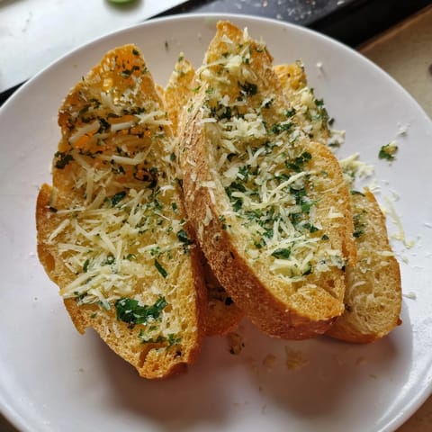 Garlic bread crispy slices